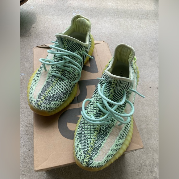 Yeezy - Picture 2 of 7